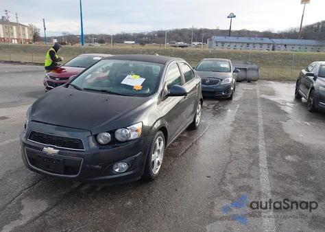 2015 Chevrolet Sonic Ltz Auto z USA, uszkodzony, nr VIN 1G1JE5SB4F4146610